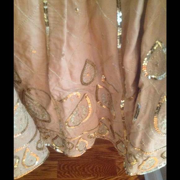 Beautiful skirt - Picture 2 of 4